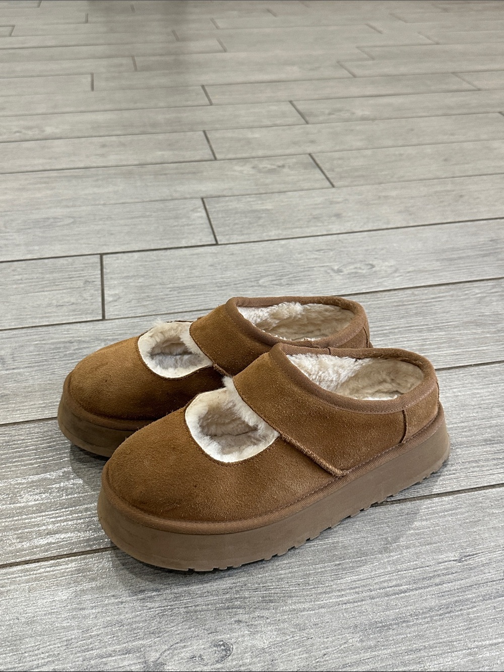 UGG Women's Bea Shearling Platform Chestnut Mary Jane Shoes - Picture 9 of 12